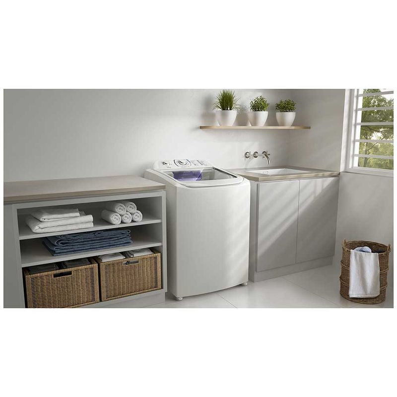 L17AY_Silvia_Ambientada_Bilingual_Frigidaire_1000x1000